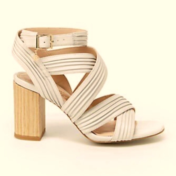 - Nanette Lepore Cream Trisha Pleated Leather Sandals NWOB Pleated Straps - Picture 1 of 9